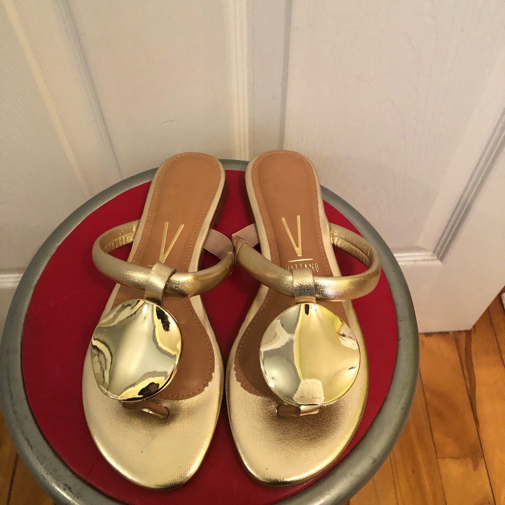 VIZZANO Gold Metallic Thong Sandals with Decorative Medallion, Size 7/37